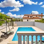 Nyaraló House Veli Vrh 2322 *